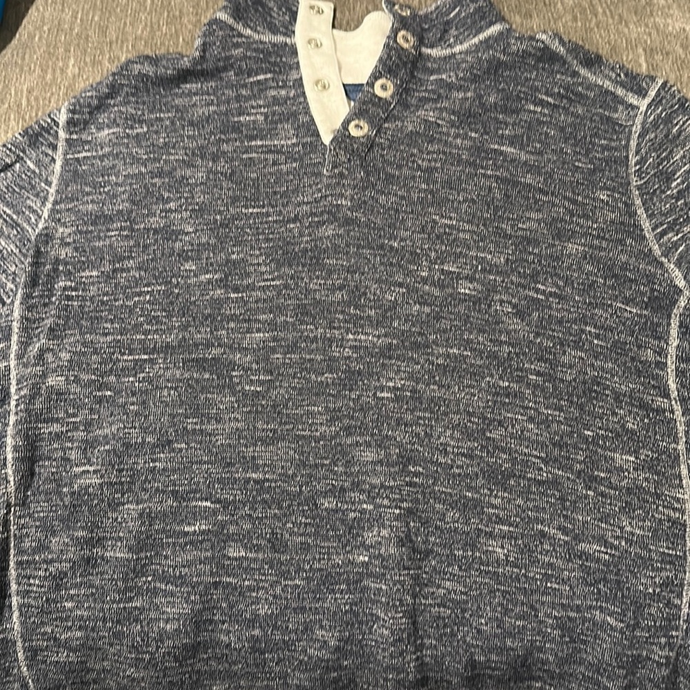 Tommy Bahama blue pullover size L.